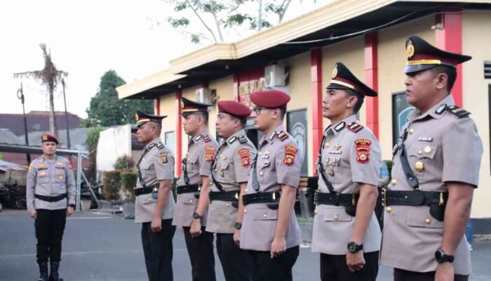 pejabat yang melaksanakan serah terima jabatan