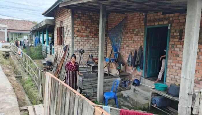 Bau Busuk di Siring Desa