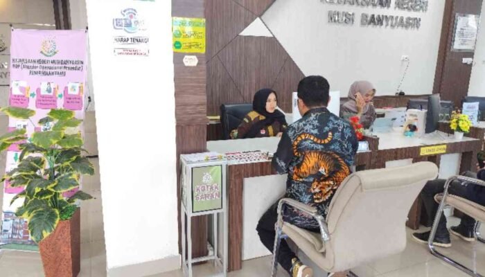 Dugaan Korupsi Dana Desa di Muba: Kades Pinang Banjar Dilaporkan ke Kejari, Anggaran Rp100 Juta Hanya untuk Pohon Pisang.