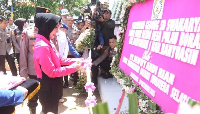 Hadiah Ulang Tahun Bhayangkari dan Bantuan Solar Cell