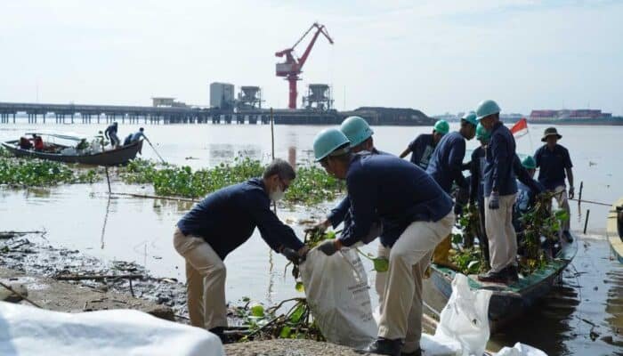 Jaga Ekosistem Maritim, PT Pusri Palembang Tegaskan Komitmen Lingkungan Melalui Aksi Bersih Sungai