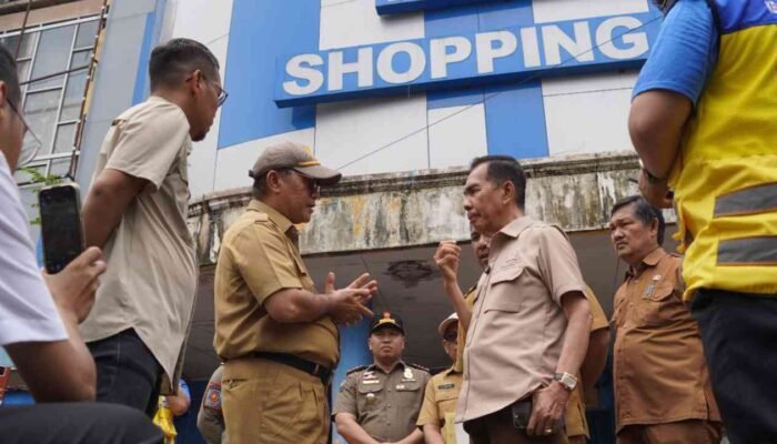 Komitmen Ishak Mekki: Menuntut Kesiapan Daerah