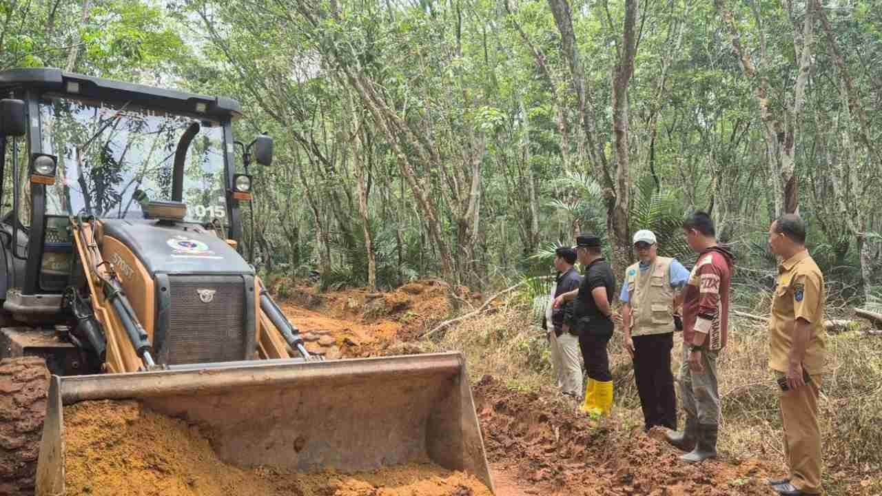 Perkuat Akses Logistik, Sampoerna Agro Memimpin Sinergi Perbaikan Jalan di OKI