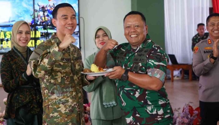 Simbol Kemanunggalan: Bupati Muchendi Kenakan Seragam Komcad, Tegaskan Sinergi Pemkab OKI dan TNI