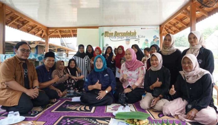 Utun Bersedekah PTBA Tanamkan Budaya Hijau: Sedekah Bukan Hanya Materi, Tapi Juga Menjaga Alam