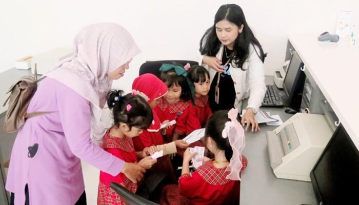 124 Siswa TK Pusri Kunjungi Bank Mandiri, Perkuat Literasi Keuangan Sejak Usia Dini