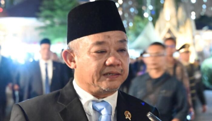 Hari Pahlawan: Mendikdasmen Ajak Pelajar Wujudkan Jiwa Kepahlawanan Melalui Prestasi