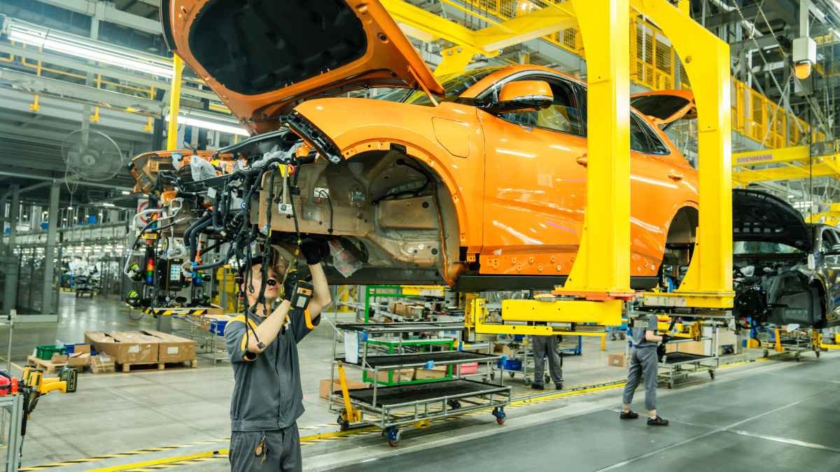 Menguji Janji Kebebasan Baterai VinFast: Hitungan Untung Rugi Skema Sewa EV bagi Masyarakat Indonesia