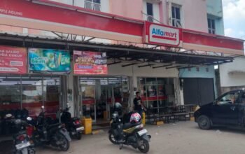 Terekam CCTV, Tiga Terduga Pencuri Kosmetik di Alfamart Kayuagung Ditangkap Warga dan Polisi