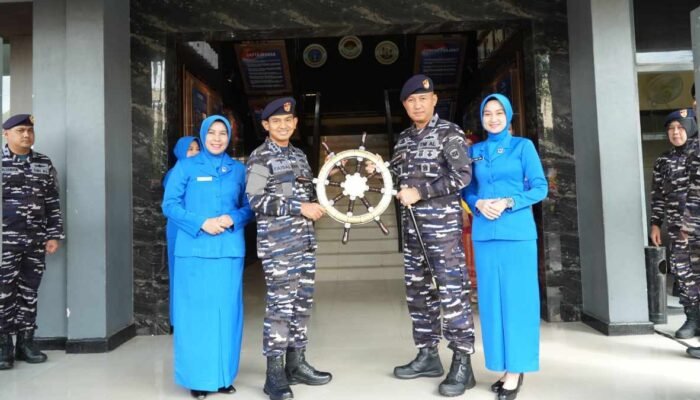 Kolonel Laut Arry Hendrawan Resmi Menjabat Komandan Lanal Palembang Menggantikan Kolonel Laut Faisal