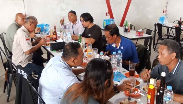 Komunikasi sebagai Fondasi Organisasi