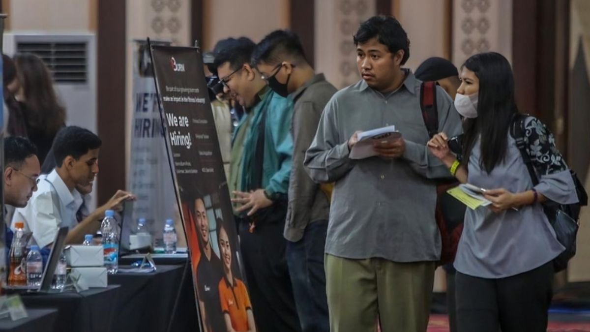 Alasan Fresh Graduate Masih Bingung Cari Kerja dan Siasat Menembus "Barikade" Algoritma