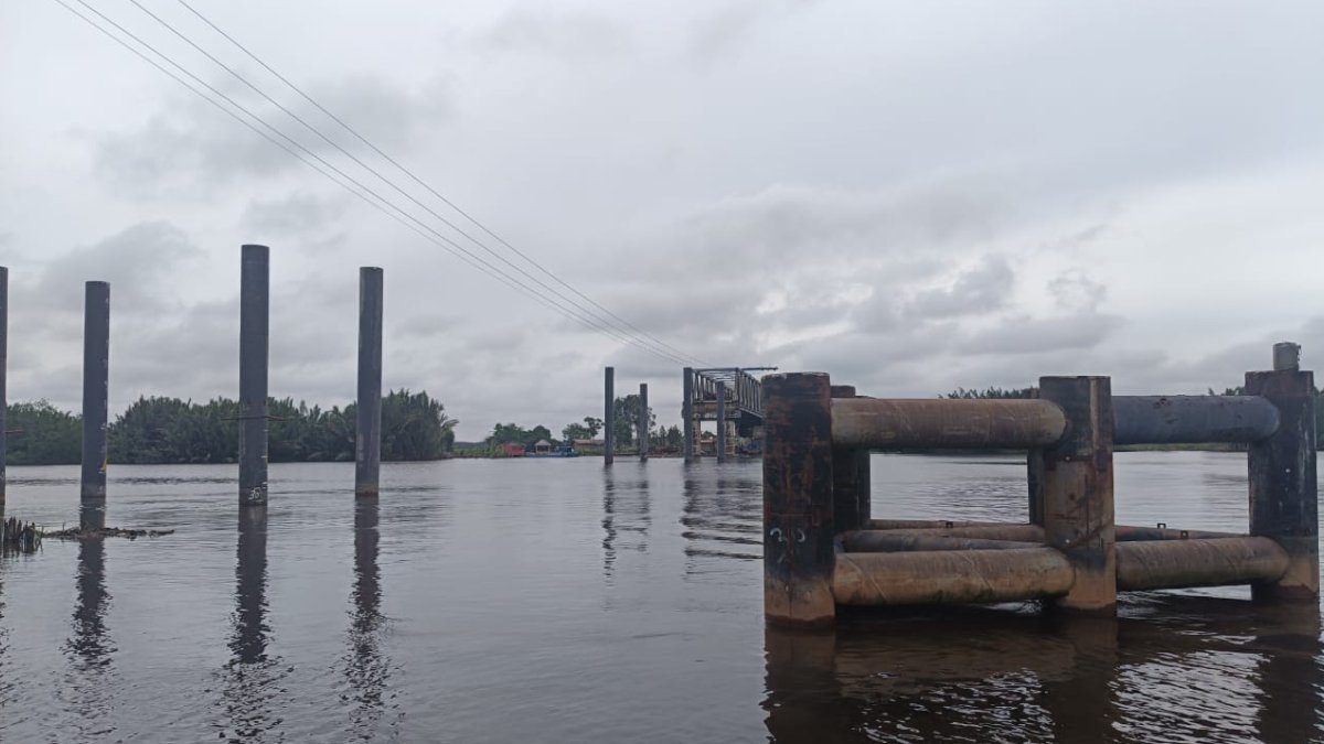 Jembatan P6 Lalan: Menanti Bakti di Balik Kilau Emas Hitam