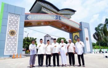 Masjid Jami' An-Nur Sekayu Kini Memiliki Gerbang Al-Qur'an yang Ikonik