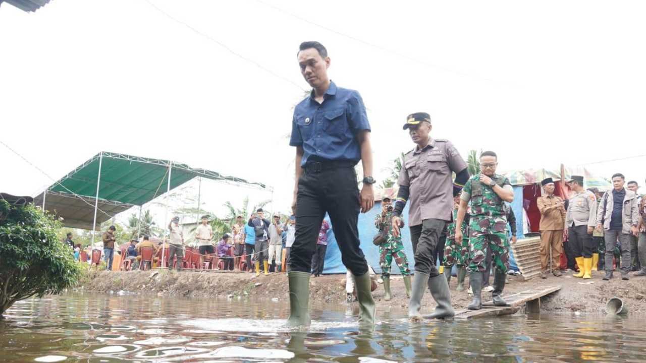 Muchendi Instruksikan Perbaikan Pintu Air dan Normalisasi Sungai di Air Sugihan