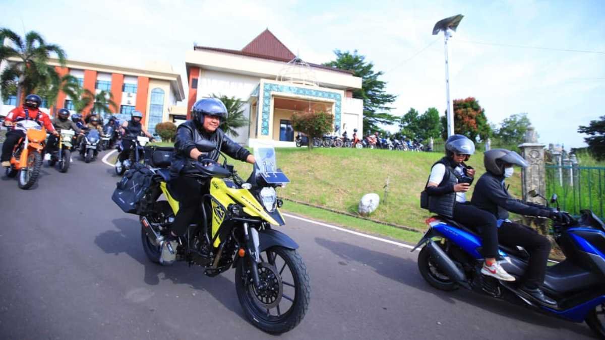 Pastikan Kualitas Infrastruktur, Gubernur Sumsel Tinjau Peresmian Jalan Sri Menanti Mengendarai Motor