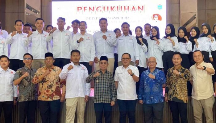 Politik Kerja: Organisasi yang Mendengar dan Bergerak
