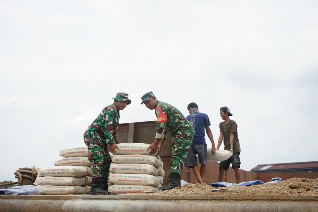 Dua Malam di Atas Ponton demi Seutas Jembatan di Kuala Dua Belas