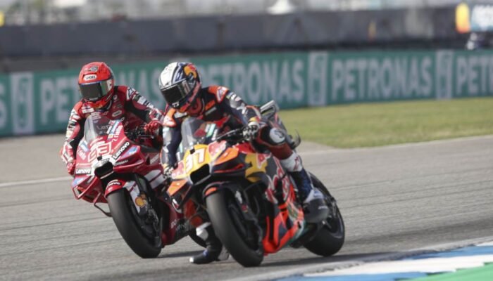 Hasil Sprint Race MotoGP Thailand 2026: Drama Penalti Marc Marquez dan Kemenangan Perdana Pedro Acosta