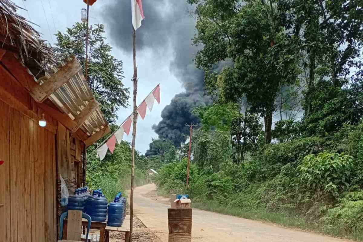 Penyulingan Minyak Ilegal di Sanga Desa Meledak, Polisi Lakukan Olah TKP