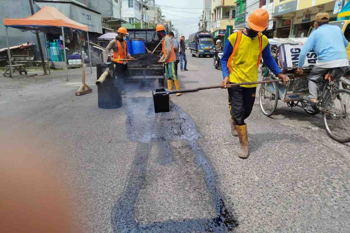Utamakan Keselamatan Warga, Bupati OKU Selatan Instruksikan Perbaikan Cepat Jalan Protokol