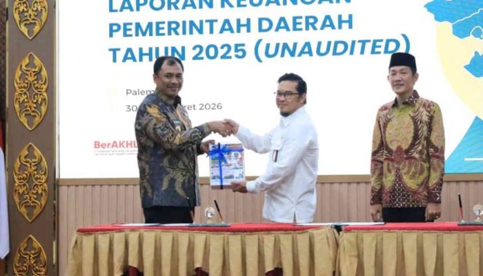 Abusama Serahkan LKPD OKU Selatan demi Kejar Opini Terbaik