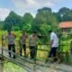 Akses Rantau Alai-Kandis Terputus, Kapolres Ogan Ilir Pastikan Jembatan Darurat Aman Dilalui