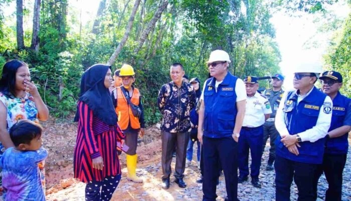Asa Baru Warga Plakat Tinggi di Balik Aspal C5–Rimba Ukur