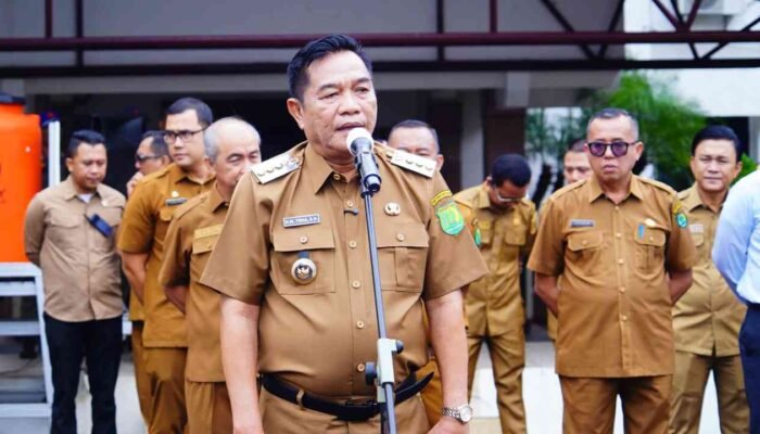 Bupati Toha Pasang Badan untuk Masa Depan Siswa Bayung Lencir