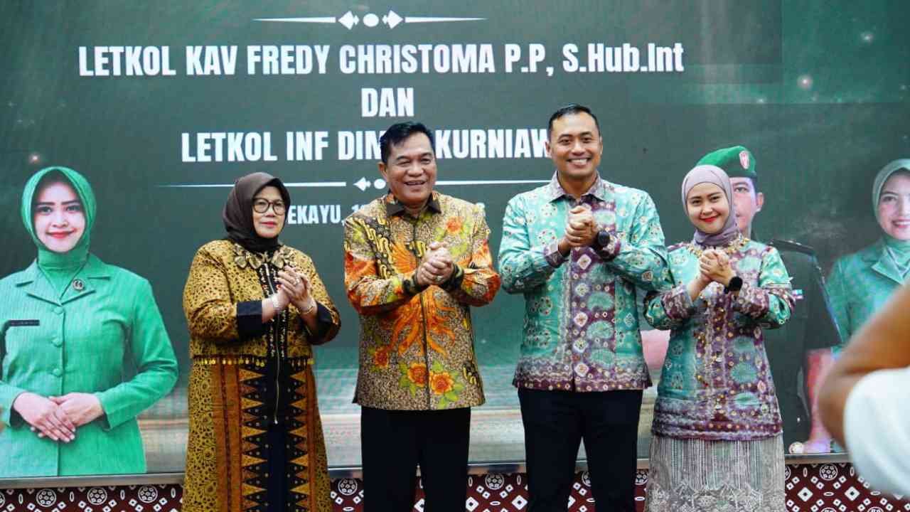 Bupati Toha Sambut Dandim Baru, Letkol Inf Dimas Kurniawan Kenakan Baju Gambo