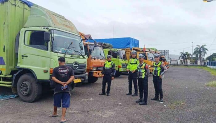 Jalintim Kayuagung Disekat, Kendaraan Sumbu Tiga Mulai Dikandangkan