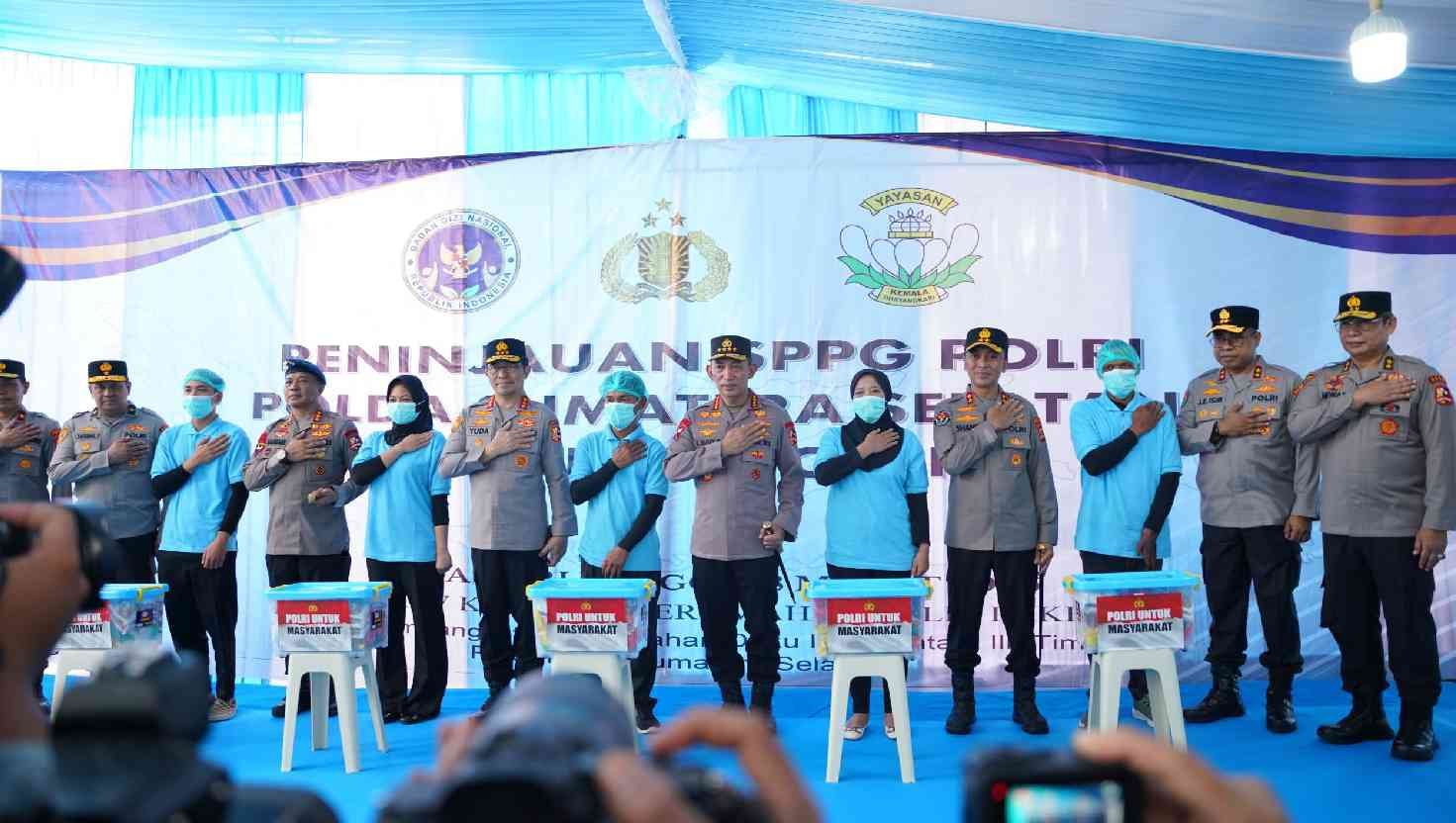 Kapolri Beri Penghargaan bagi Relawan Program Gizi di Palembang