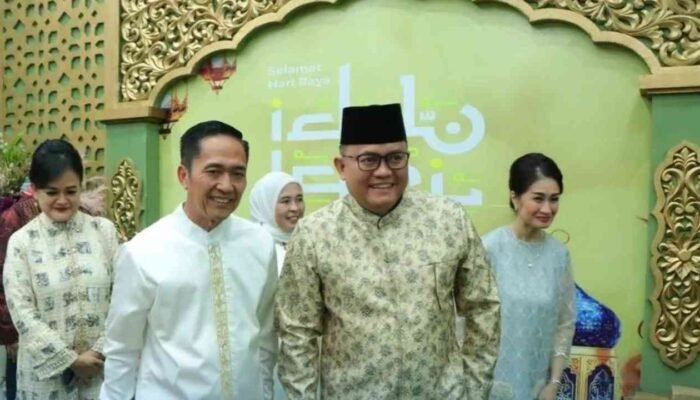 Lautan Warga Palembang Tumpah Ruah di Kediaman Ratu Dewa