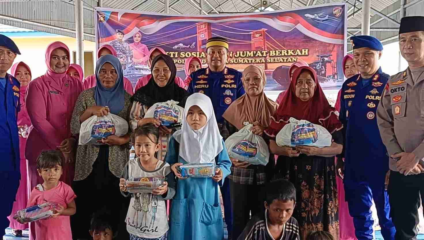 Misi Kemanusiaan Ditpolairud di Tepian Sungai Musi