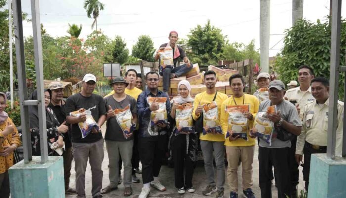 Pusri Tebar 28.000 Paket Pangan di Kawasan Ring 1 Palembang