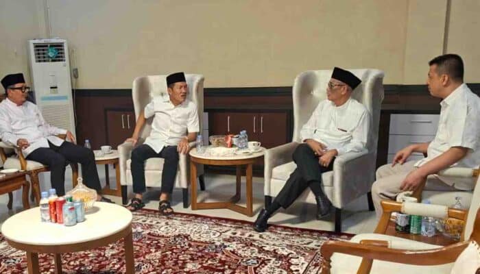 Romantisme Elit dan Erosi Dialektika Politik di Bumi Serepat Serasan