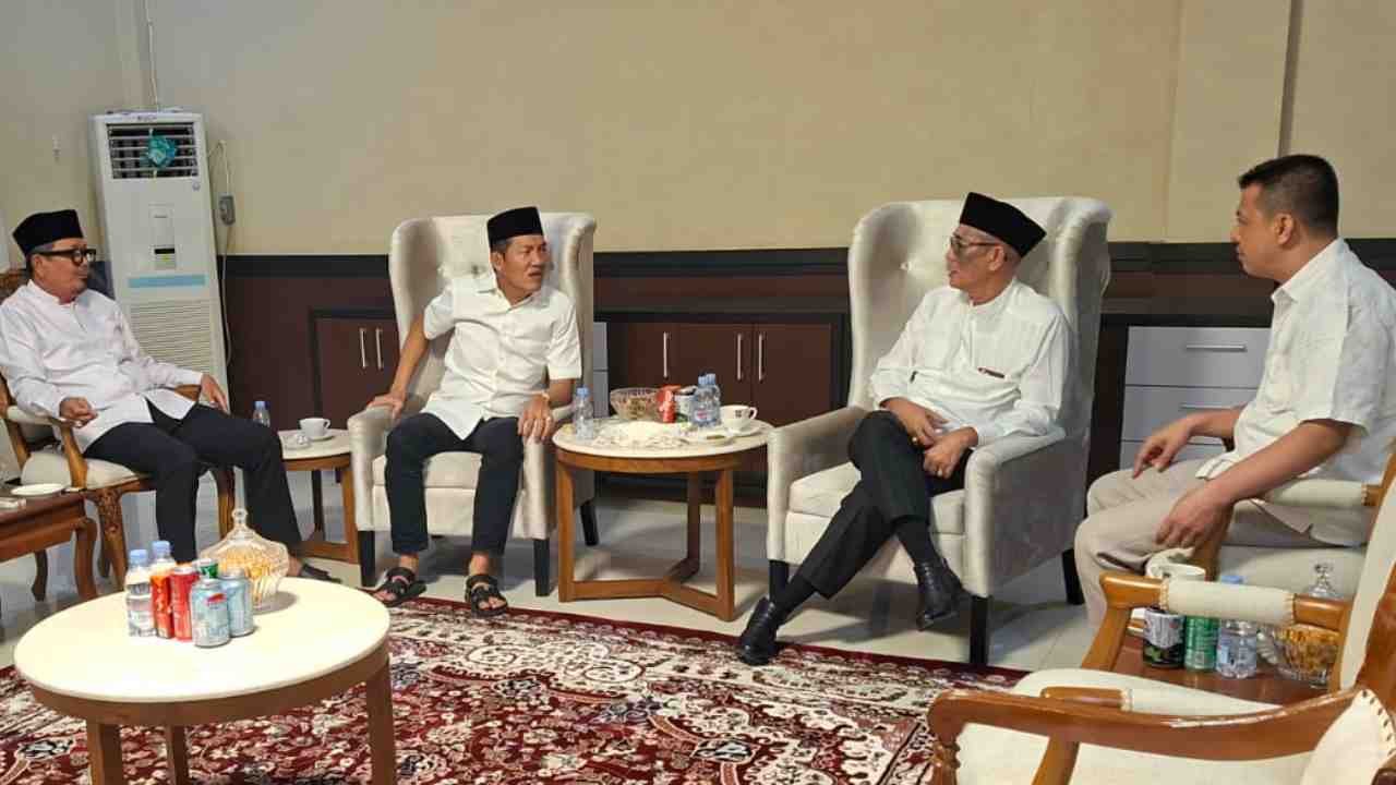 Romantisme Elit dan Erosi Dialektika Politik di Bumi Serepat Serasan