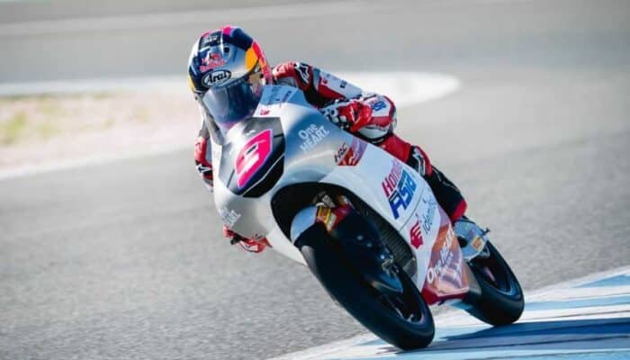 Siasat Veda Ega Menaklukkan Elevasi Ekstrem Austin