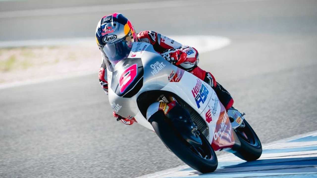 Siasat Veda Ega Menaklukkan Elevasi Ekstrem Austin