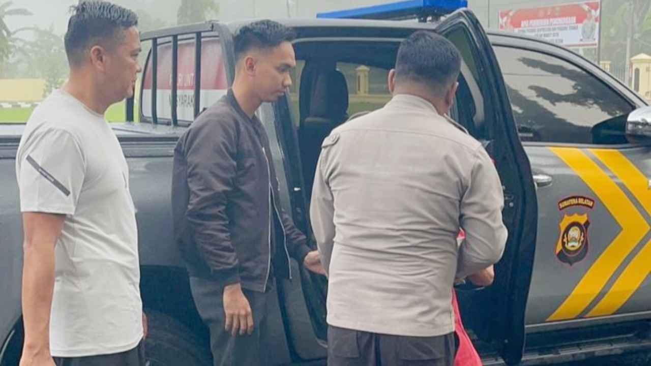 Aksi Sigap Kapolres OKU Selatan Evakuasi Warga di Jalur Rawan Kecelakaan