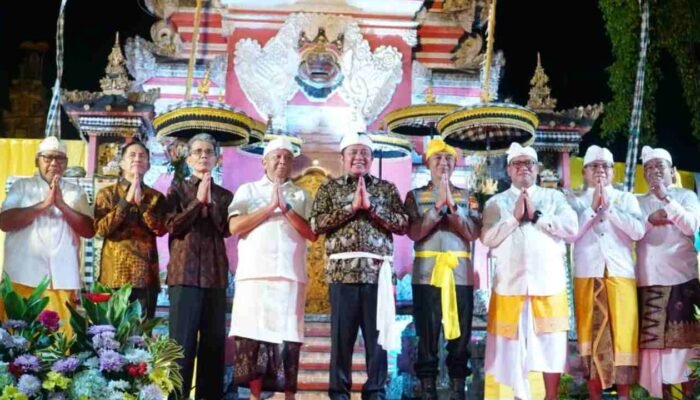 Herman Deru Perkuat Harmoni dan Toleransi di Dharma Santi Pura Sriwijaya