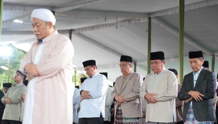 Herman Deru dan Cik Ujang Shalat Idul Fitri 1447 H di Masjid Agung Palembang