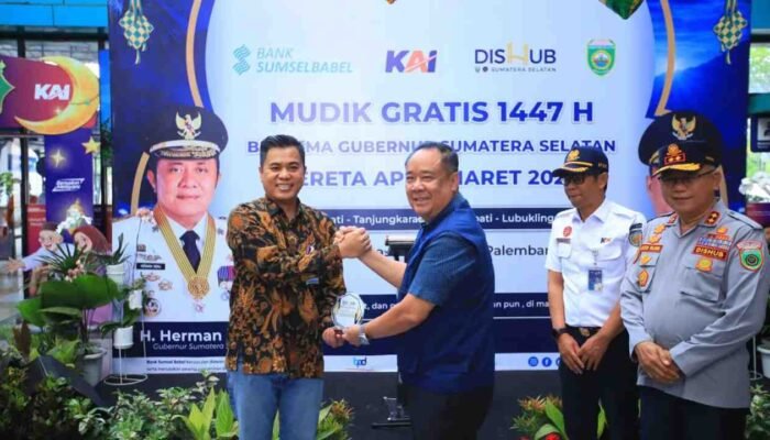 Ribuan Pemudik Kereta Api Dilepas Cik Ujang dari Stasiun Kertapati