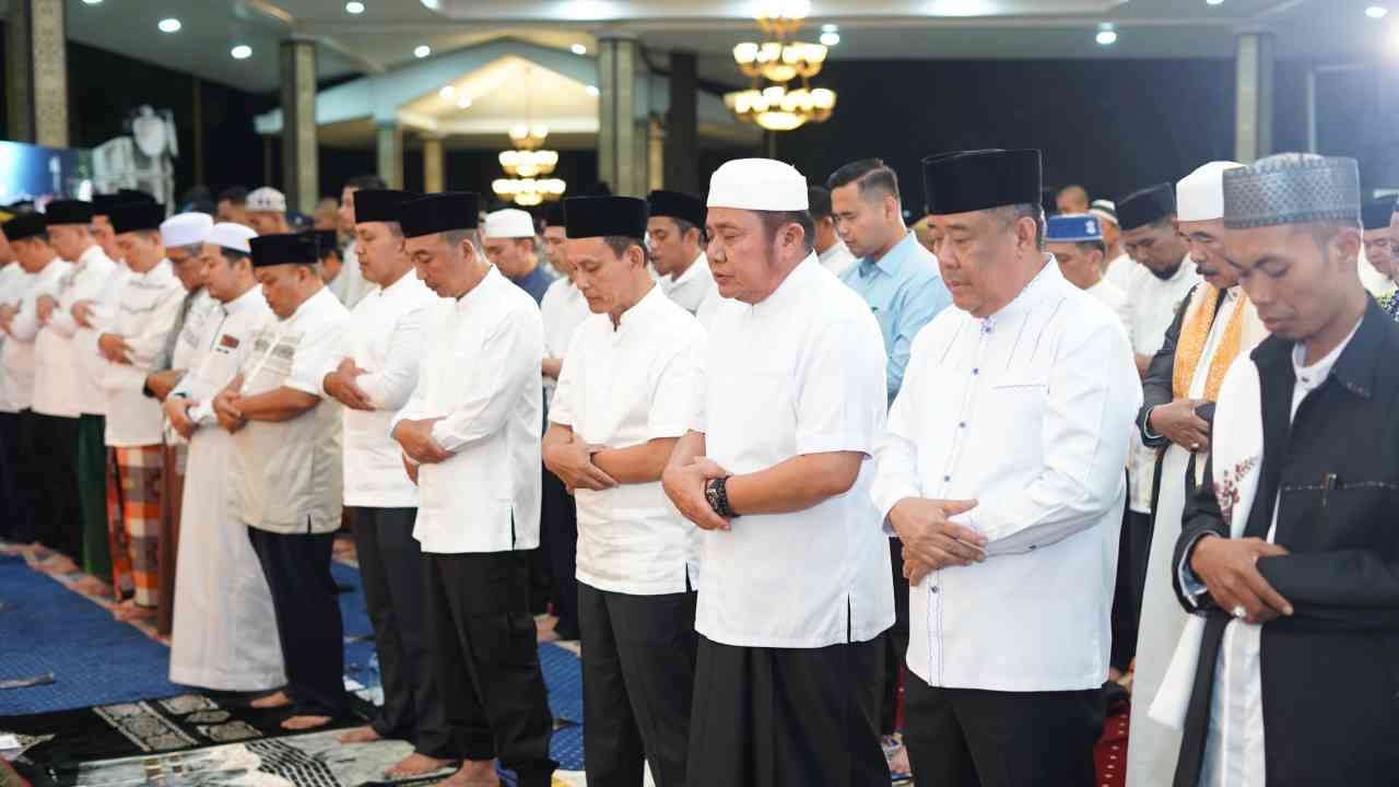 Stabilitas Harga Jelang Lebaran Jadi Atensi Herman Deru di Penutupan Safari Ramadhan