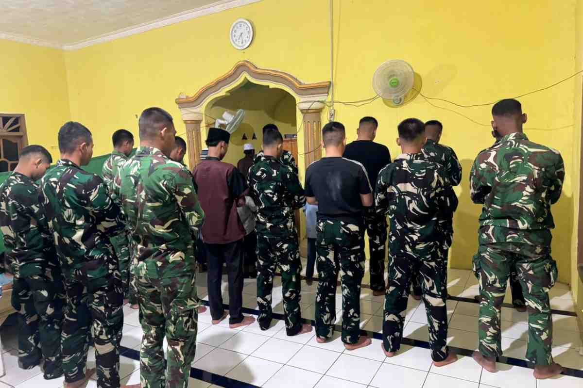 Sujud dan Tawa yang Melebur di Pematang Sukatani