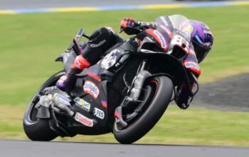 Aprilia Cetak Sejarah, Sapu Bersih Podium Le Mans Setelah Jorge Martin Pecundangi Bezzecchi