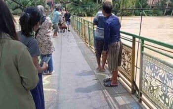 Banjir Setinggi Kepala Rendam Embacang Lama, 424 Warga dan Puluhan Ternak Dievakuasi ke Desa Tetangga
