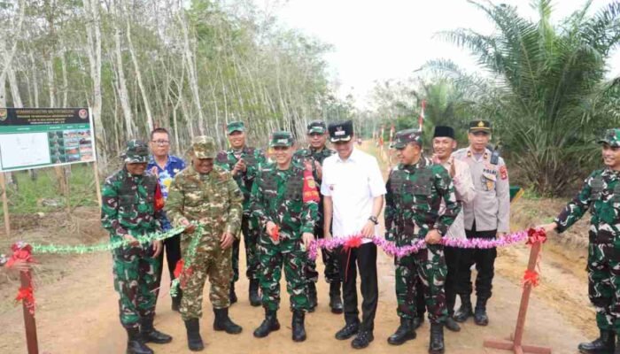Buka Akses Jalan 6 Kilometer di Mesuji Makmur, Program TMMD OKI Resmi Ditutup