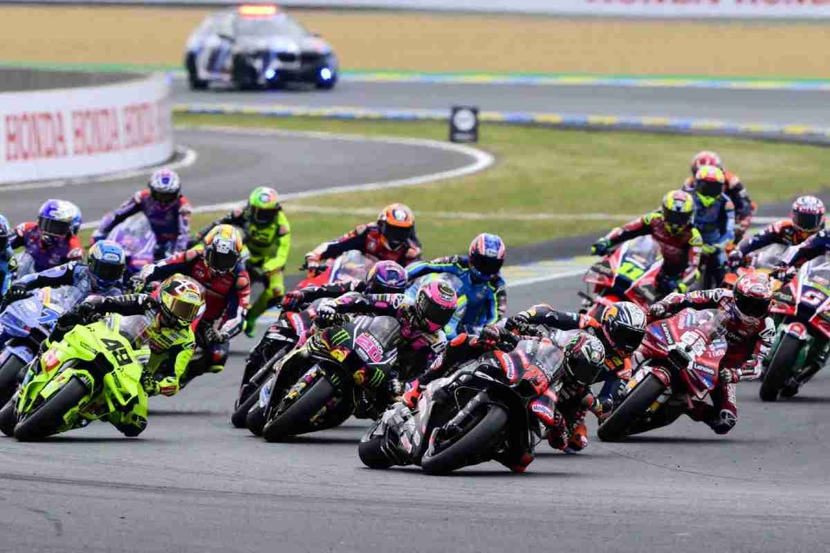 Dominasi Mutlak Aprilia di Le Mans: Jorge Martin Bungkam Bezzecchi, Pecco Bagnaia Tersungkur