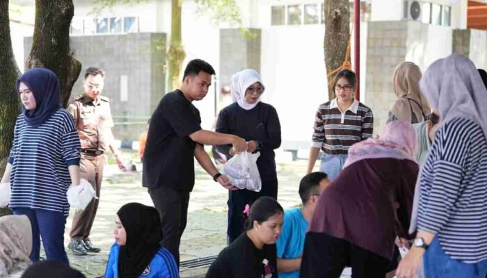 Gandeng Tim Medik, Kejati Sumsel Salurkan 1.000 Paket Daging Kurban